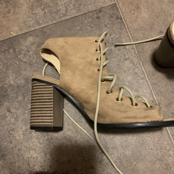 Tan lace up sandals - Picture 3 of 4